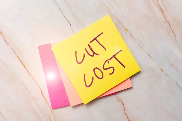 Título conceptual Cut Cost. Concepto significado Medidas implementadas para reducir gastos y mejorar beneficios Nuevas ideas Concepto fresco Comunicaciones creativas Mente productiva —  Fotos de Stock