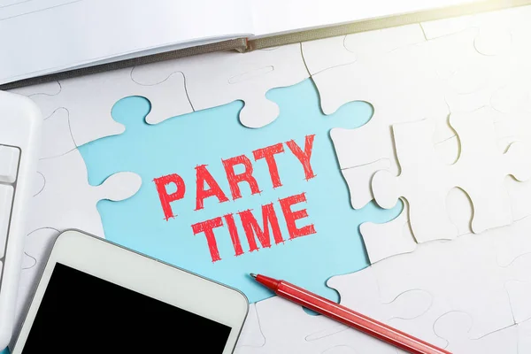 Konzeptionelle Bildunterschrift Party Time. Internet-Konzept der richtige Moment, um zu feiern und Spaß an einem gesellschaftlichen Ereignis zu haben — Stockfoto