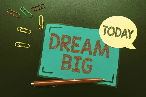 Håndskriftsmeldingen Dream Big. Forretningsoversikt søker hensikt for livet ditt og blir oppfylt i prosessen Å tenke nye lyskilder Fornyelse Kreativitet og Inspirasjon – stockfoto