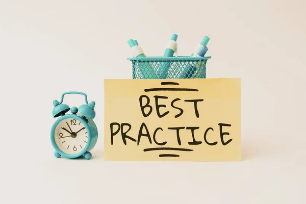 Tekenen met beste praktijken. Business showcase commerciële procedures die worden geaccepteerd voorgeschreven zijn correct Opgeruimd Werkruimte Setup Bureau Gereedschappen En Apparatuur Time Management — Stockfoto