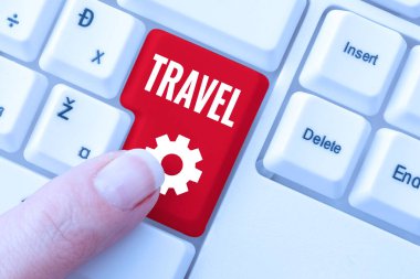 Seyahat sunan metin başlığı. İş fikri, uzaktaki coğrafi konumların görüntülenmesi kurgu ve yayınlanması arasında Çevrimiçi Haberler, Görsel Roman Senaryoları yazılması