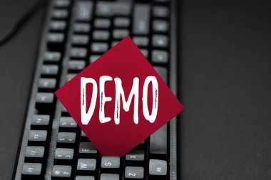 Demo 'yu gösteren tabela. Ürün teknikleri ve becerilerinin tanıtımı için sözcük Bir Bilgisayara Eski Notlar Yazma, Duygusal Roman Oluşturma