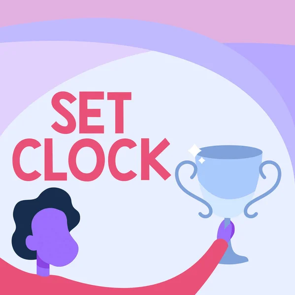 Bildunterschrift: Set Clock. Geschäftskonzept stellte es auf die richtige Zeit oder stellen Sie die Uhrzeit auf eine spätere Zeit Man Holding Trophy Cup Up High Celebrating Victory Achievement. — Stockfoto