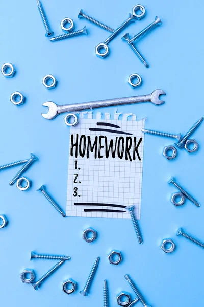 Ödev metni gösterimi yazılıyor. Konsept, sınıf dışında ya da evde yapılması gereken ödevler anlamına gelir. Bakım Planlama Yaratıcı Düşünce için Yeni Fikirler — Stok fotoğraf
