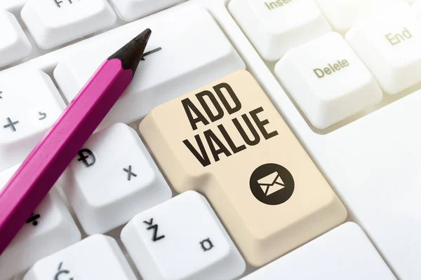 Знак, показывающий Add Value. Бизнес демонстрирует улучшение или дополнение к чему-то, что делает его более выгодным Покупка и продажа товаров в Интернете, перечисление продукции через Интернет — стоковое фото