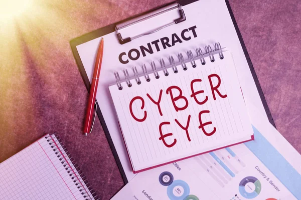 Texto de escritura Cyber Eye. Herramienta de Concepto de Internet se involucra en la construcción de tecnologías inteligentes en ciberseguridad — Foto de Stock