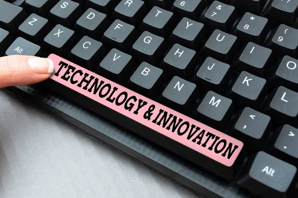 Zeichen für Technologie und Innovation. Word for Application of better Solution for New Market Need Typing Online Class Review Notes, Abstract Retyping Untertitel Tracks — Stockfoto