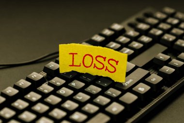 El yazısı işareti Kayıp. Sözcük, artık soyut yazma dersi ve ders planları, şarkı sözlerini yeniden yazma ya da daha az bir şeye sahip olmadığınız gerçeğine dayanmaktadır.