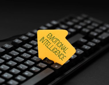 Yazı başlığı duygusal zekayı temsil ediyor. İnternet Konsepti Öz ve Sosyal Farkındalık İlişkileri Eski Fikirlerin Kopyalanması ve Yeni Fikirler Oluşturulması, Yazılı Notların Aktarımı