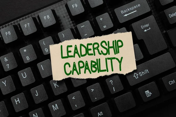 Conceptual caption Leadership Capability. Koncepce internetu, co vůdce může budovat schopnost vést efektivní vytváření poselství o sociálních médiích Komentář, psaní zábavných otázek a odpovědí — Stock fotografie
