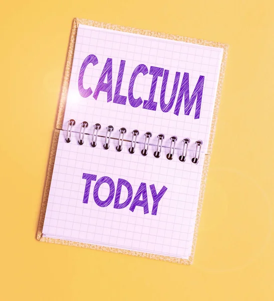 Kalcium kijelzése. Üzleti megközelítés ötödik legbőségesebb eleme az emberi test Silverwhite fém Kritikus gondolkodás Nyomok keresése Kérdések megválaszolása Adatgyűjtés — Stock Fotó