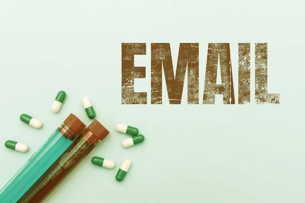 Έμπνευση δείχνει σημάδι Email. Επιχειρηματική ιδέα Αποστολή εμπορικού μηνύματος σε μια ομάδα εμφάνισης χρησιμοποιώντας το ταχυδρομείο Συνταγογραφούμενα φάρμακα Βιταμίνες και ανόργανα άλατα χάπια και ιατρικά εφόδια — Φωτογραφία Αρχείου