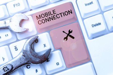 Mobil Bağlantı ilhamını gösteren metin. Eski Web sitesinin güncellenmesi ve onarılması, yazılım kodlarının geliştirilmesi, cep telefonu güncellemesi ve onarımı kullanılarak evrensel giriş çözümünü güvence altına al