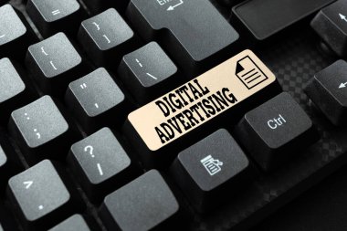 Metin Dijital Reklamcılık yazılıyor. Çevrimiçi Pazarlama için Sözcük Tanıtım Mesajları Kampanyası Analog Verilerini Dijital Medyaya Dönüştürme, Yazı Forumu Yardımsever İpuçları