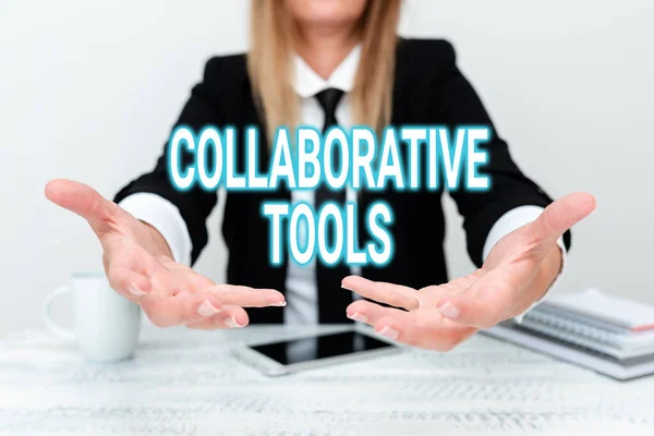 Collaborative Tools 를 보여 주는 텍스트 사인. 온라인 Email Presenting Corporate Business Data, Discussing Company Problems — 스톡 사진