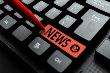 Kavramsal manşet haberleri. İş konsepti, soyut Yeni Antivirüs Programı Yazan, İnternet Virüsü Listeleri Yazan bir şeyin sözel veya yazılı hesabı.