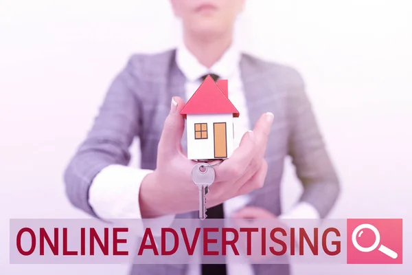 Inspiráció mutató jel Online reklám. WordWritten on Internet Web Marketing, hogy támogassa a termékek és szolgáltatások hozzárendelése megtakarítások vásárolni új ingatlan, megtakarítás pénzt építeni House — Stock Fotó