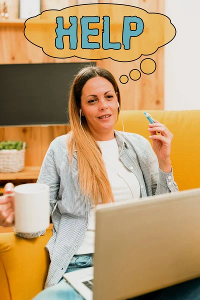 Tekenen met hulp. Zakelijke aanpak De actie om iemand te helpen iets te doen Een situatie verbeteren Online lessen kijken, internetblogs lezen, nieuwe dingen leren — Stockfoto