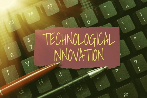 기술 혁신 (Technological Innovation) 은 기술 혁신이다. 인터넷 개념 New Invention from technical Knowledge of Product Abstract Creating Online Typing Services, Learning Computer Program Codes — 스톡 사진