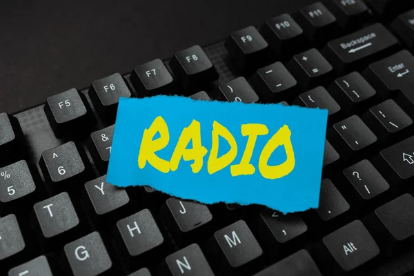 Rádio de legenda conceitual. Conceito que significa atividade ou indústria de radiodifusão de programas de som para o público Digitação Novo Email Títulos Conceito, Redação Idéias Artigo Internet — Fotografia de Stock