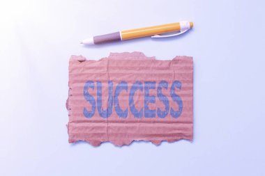 El yazısı başarıya ulaştı. Kavramsal fotoğraf başarısı amacı Basit Ev Yapımı Fikirleri ve Kullanılmış Malzemeleri Geri Dönüşüm Tasarımının iyi ya da kötü sonucunu amaçlamaktır