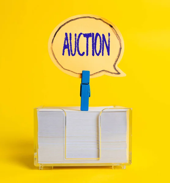 Text caption presenting Auction. Business approach Public sale Goods or Property sold to highest bidder Purchase Colorful Idea Presentation Displaying Fresh Thoughts Sending Message — Stock Photo, Image