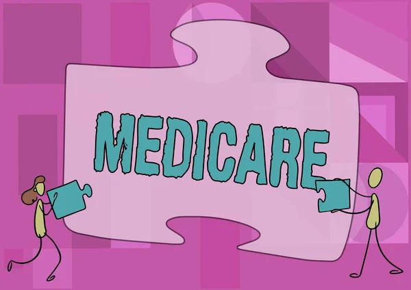 Signo de texto que muestra Medicare. Palabra para el plan del gobierno federal en EE.UU. para pagar a ciertos colegas del hospital Dibujo de montaje de dos piezas de rompecabezas juntos Trabajo en equipo. —  Fotos de Stock