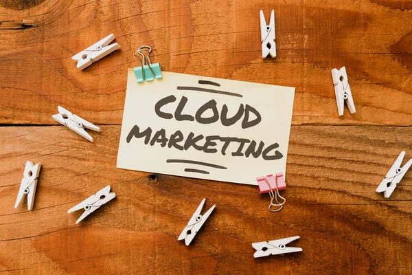 Текст для почерку Cloud Marketing. Слово написане про процес організації ринку їх послуг Барвисті перспективи позитивного мислення творчі ідеї та натхнення — стокове фото