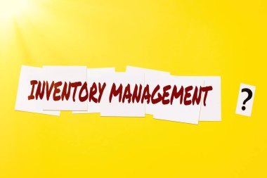 Envanter Yönetimini gösteren bir tabela. Stokların ve Fiyatların Denetimini Denetleyen Kavramsal Fotoğraf Kritik Düşünce Bulma İpuçları Bulma Soruları Toplama Verileri Toplama