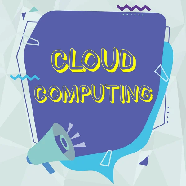 Titulek textu představující Cloud Computing. Obchodní přístup používá síť vzdálených serverů umístěných v síti Internet Megaphone Drawing Making New Announcement To Chat Cloud. — Stock fotografie