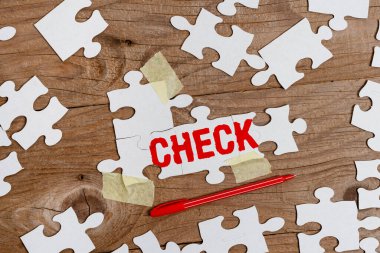 İlham kontrolü gösteren metin. İşletme fikri Mark Bir kutucuğa tıklayarak bir form üzerinde belirli bir seçenek seçmek için Tamamlanmamış Beyaz Yapboz Deseni ile Eksik Parçayı Bulmaca