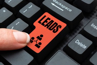 İpuçlarını gösteren mesaj işareti. Çevrimiçi Dosya ve Veri İndirme, Programlama Kodları Yükleme, Facebook reklam kampanyasına erişim için bir sözcük ya da araç