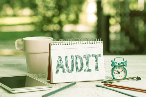 Metin başlığı Denetleme sunar. Kavram, belirgin, hoş koku anlamına gelir. Özellikle de açık hava kahvesi ve içecek dükkanı fikirleri, kafeterya çalışma deneyimleri.