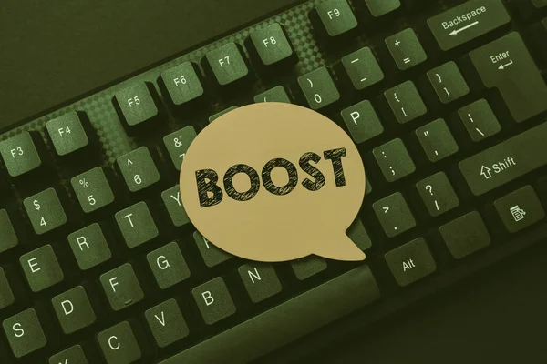 Tekst pokazujący inspirację Boost. Koncepcja oznacza źródło pomocy lub zachęty prowadzące do zwiększenia lub poprawy Komponowanie nowych pomysłów na tytuł ekranu, wpisywanie Play Script Concepts — Zdjęcie stockowe