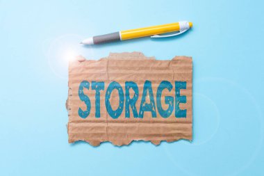 Metin başlığı Depolama Sunar. Kavram, depolama eylemi anlamına gelir. Gelecek kullanım için bir şey. Eşyalar Basit Ev Yapımı Tasarım Fikirleri ve Kullanılmış Malzemeleri Geri Dönüşüm Tasarımları