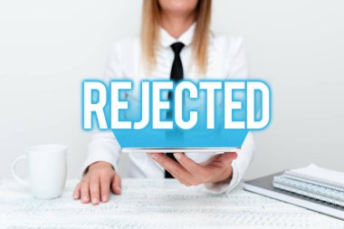 Kavramsal başlık reddedildi. İş dünyası gösterisi, Stajyerin Yeni Bir İş Bulma ve Öğrenci Raporu Sunması Konusunda Kabul Edilemez veya Hatalı Reddetme olarak reddedildi