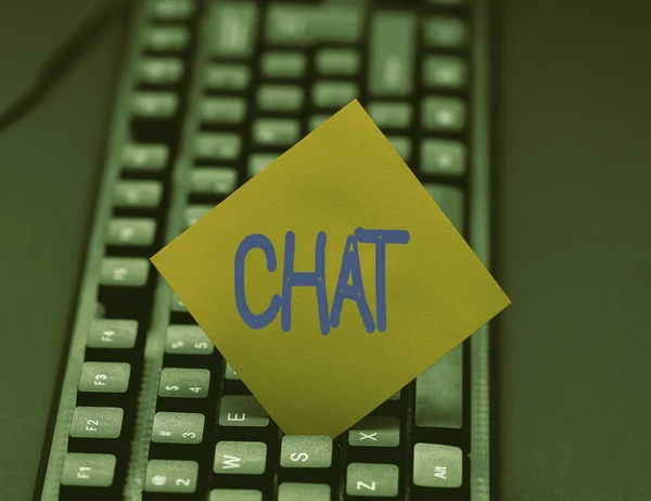 Υπογραφή κειμένου που δείχνει Chat. Word Γράφτηκε για να λάβει μέρος σε μια συζήτηση που περιλαμβάνει την αποστολή μηνυμάτων μέσω του Διαδικτύου Σύνδεση με τους φίλους σε απευθείας σύνδεση, Κάνοντας Γνωριμίες στο Διαδίκτυο — Φωτογραφία Αρχείου