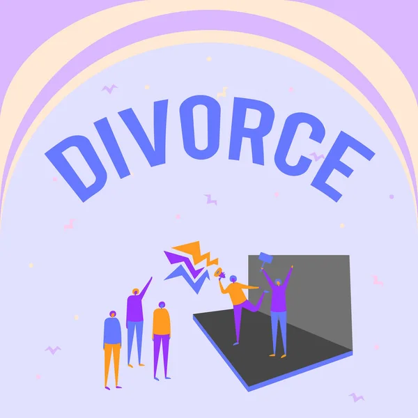 Boşanma ilhamını gösteren bir metin. Evliliğin yasal olarak sona ermesinin kavramsal fotoğrafı. Ayrılık Anlaşmazlığı Sahnedeki Çiftin Küçük Kalabalığa Duyurusu. — Stok fotoğraf