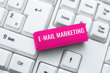 E- posta pazarlama ilhamını gösteren metin. İş konsepti Etrade Advertising Online satış bültenleri Program Kodları Tanıtımı, Yeni Eğitim Kitabı Yazımı
