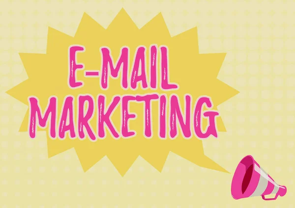 Текстовая подпись представляет E Mail Marketing. Бизнес-концепция Электронная коммерция Реклама Интернет-продаж Информационные бюллетени Продвижение иллюстрация шиповидного облака чата Объявленный Megaphone. — стоковое фото