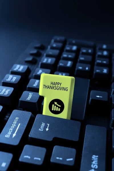 Λεζάντα κειμένου που παρουσιάζει Χαρούμενη Ημέρα Ευχαριστιών. Επιχειρηματική ιδέα Φεστιβάλ Συγκομιδής Εθνική γιορτή γιορτάζεται το Νοέμβριο δακτυλογράφηση σε απευθείας σύνδεση πληροφορίες ιστοχώρου, επεξεργασία και ενημέρωση περιεχομένου Ebook — Φωτογραφία Αρχείου