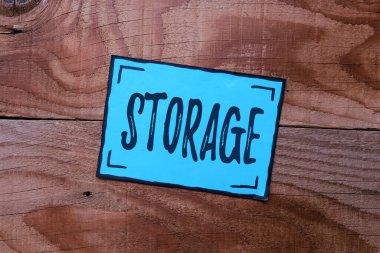 Depoyu gösteren bir tabela. İş genel değerlendirmesi depolama bir şey gelecekte kullanım için güvenli şeyler Yeni Düşünceler oluşturma Yeni Düşünceler Arama Amaçlı Planlama