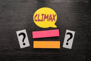 Orgazmı gösteren bir tabela. Geliştirme veya çözümlemedeki en yüksek veya en yoğun nokta anlamına gelen kavram Parlak Yeni Fikirler Yeni Ofis Tasarım Sorunları ve Çözümleri