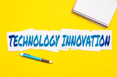 Teknoloji İnovasyonu işareti gösteren bir ilham kaynağı. Kavramsal fotoğraf gelişmiş ağ bağlantılı aygıtlar Yaratıcı Teknik Kritik Düşünce Bulma İpuçları Soruları Cevaplama Veri Toplama