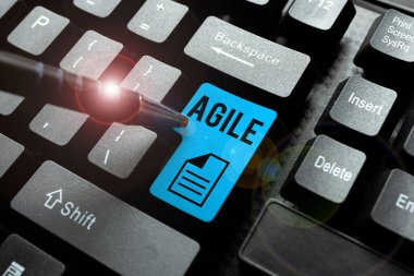 Agile metni gösteriliyor. Yeni İş Mesajı Yazma ve Piyasa Stratejileri Yazma Yazılımında kullanılan proje yönetimine özel bir yaklaşım