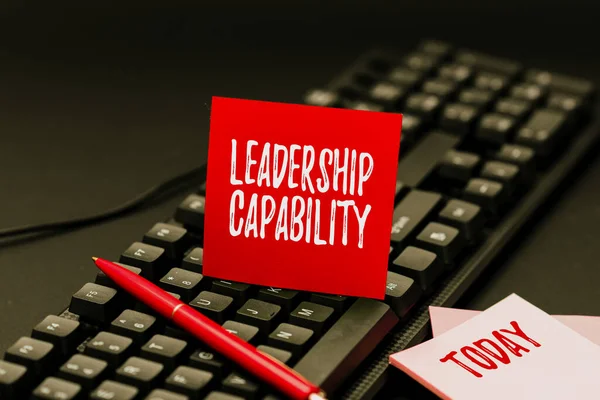 Text zobrazující inspiraci Leadership Capability. Koncept znamená, co vůdce může budovat kapacity vést efektivně Vkládání důležitých informací on-line, psaní Funny Internet Blog — Stock fotografie