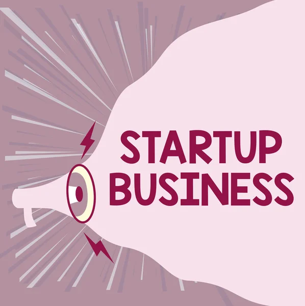 Kézírás tábla Startup Business. Üzleti ötlet Új Venture Friss Kereskedés és Megafon Rajzolás Új Hangos Közlemény Üres Felhőnek. — Stock Fotó