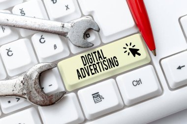 Kavramsal başlık Dijital Reklamcılık. İş Dünyası Fikri Çevrimiçi Pazarlama Tanıtım Mesajları Verme Kampanyası Soyut İnternet Deneyimi Oluşturma, Dijital Virüsün Yayılmasını Engelleme