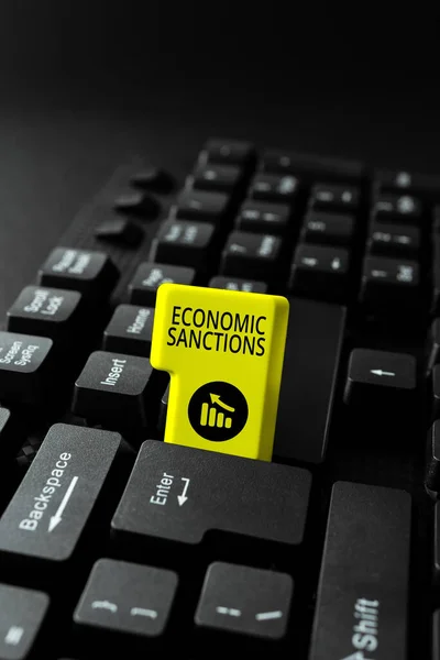 Didascalia del testo che presenta le sanzioni economiche. Concetto di Internet Pena riscossa su un altro paese Guerra commerciale Dattilografia Sito web online Informazioni, modifica e aggiornamento Ebook Indice — Foto Stock