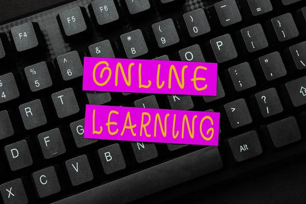 Χειρόγραφο κείμενο Online Learning. Επιχειρηματική ιδέα Larning με τη βοήθεια του Διαδικτύου και έναν υπολογιστή Γεμίζοντας τις ηλεκτρονικές φόρμες εγγραφής, συγκεντρώνοντας και επεξεργάζοντας τα στοιχεία Διαδικτύου — Φωτογραφία Αρχείου